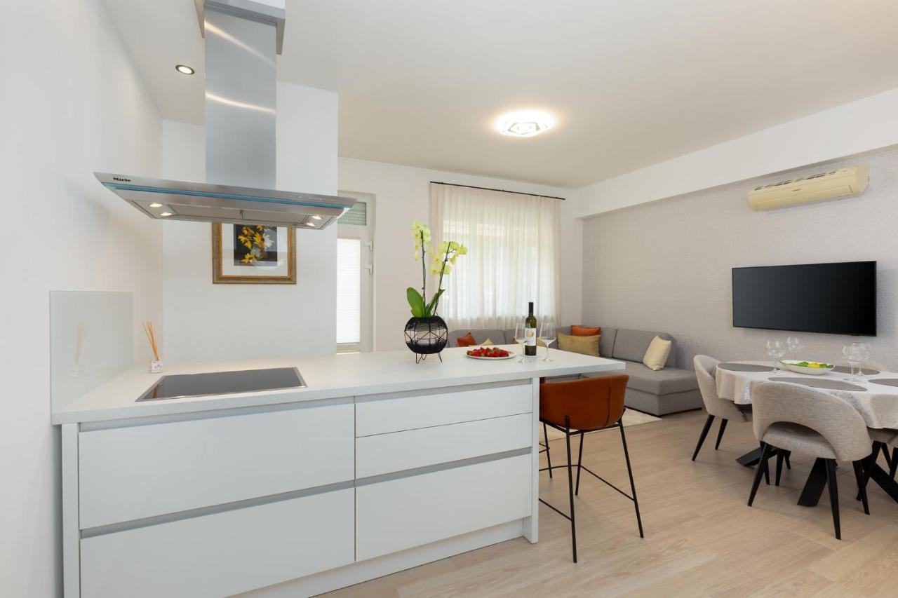 Stylish Apartment Mediterraneo Porec Exterior photo